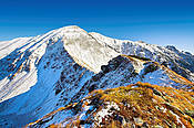 Widok z Dziurawej Przełęczy na Łopatę - Tatry Polskie